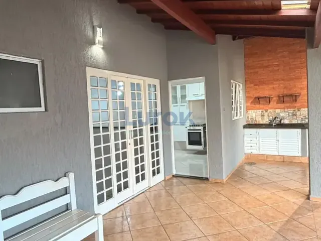 Casa com 300m² 2 quartos e 1 banheiro, à venda ou para alugar, no bairro Jardim Santa Helena em Valinhos