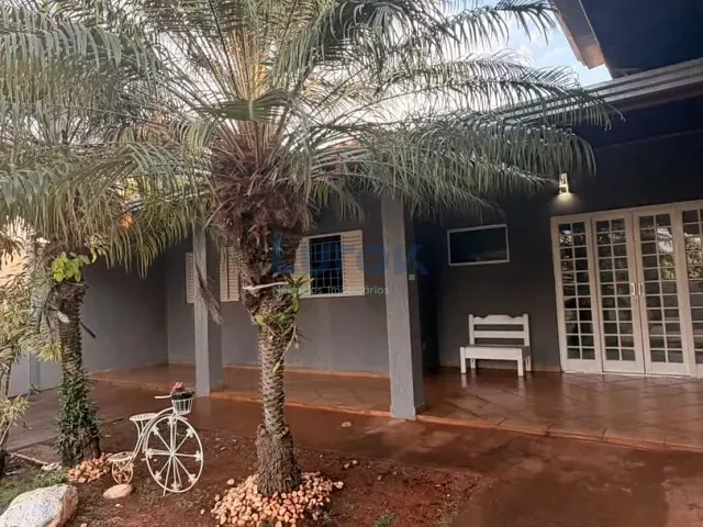 Casa com 300m² 2 quartos e 1 banheiro, à venda ou para alugar, no bairro Jardim Santa Helena em Valinhos