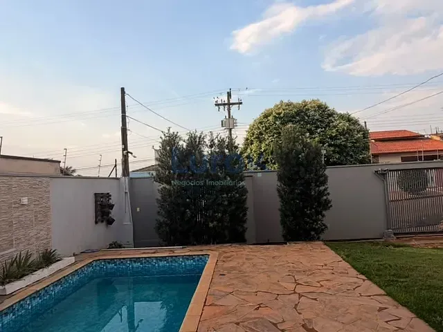 Casa com 300m² 2 quartos e 1 banheiro, à venda ou para alugar, no bairro Jardim Santa Helena em Valinhos