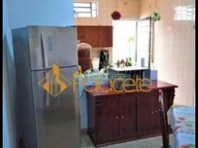 Casa 2 quartos e 1 banheiro, à venda, no bairro Centro em Taubaté