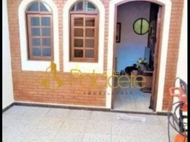 Casa 2 quartos e 1 banheiro, à venda, no bairro Centro em Taubaté