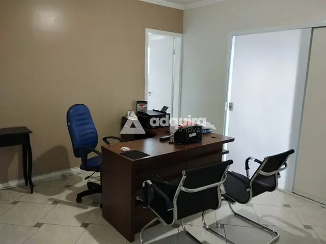 Casa à venda, no bairro Centro em Ponta Grossa