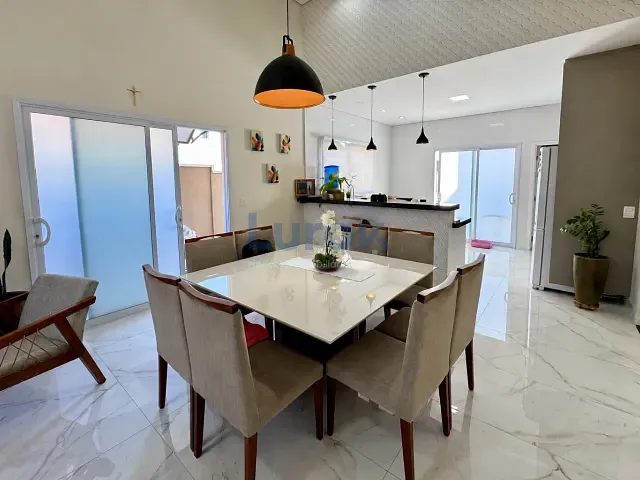 Casa com 376m² 3 quartos e 4 banheiros, à venda, no bairro Roncáglia em Valinhos