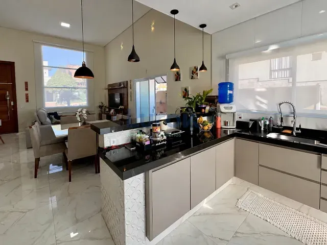 Casa com 376m² 3 quartos e 4 banheiros, à venda, no bairro Roncáglia em Valinhos