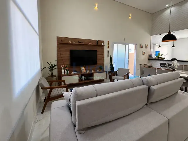 Casa com 376m² 3 quartos e 4 banheiros, à venda, no bairro Roncáglia em Valinhos