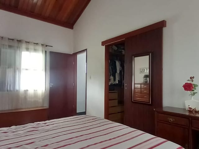 Casa com 250m² 4 quartos e 2 banheiros, à venda, no bairro Esplanada Independência em Taubaté