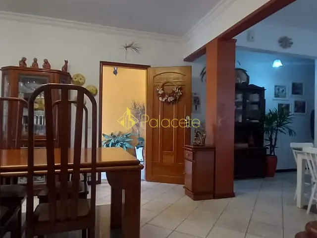 Casa com 250m² 4 quartos e 2 banheiros, à venda, no bairro Esplanada Independência em Taubaté