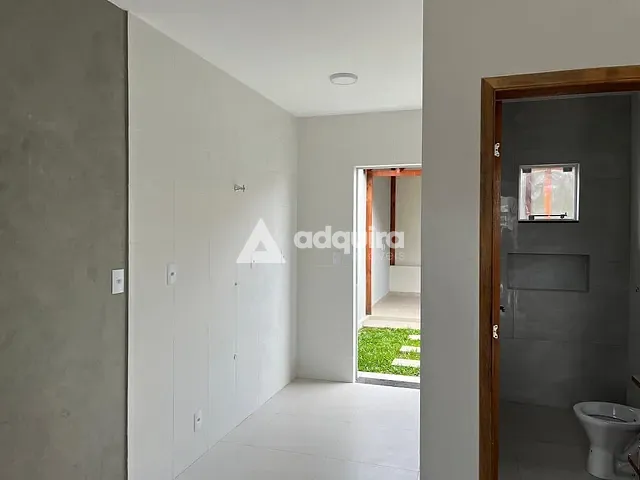 Casa 2 quartos e 1 banheiro, à venda, no bairro Cará-cará em Ponta Grossa