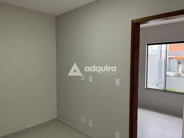 Casa 2 quartos e 1 banheiro, à venda, no bairro Cará-cará em Ponta Grossa