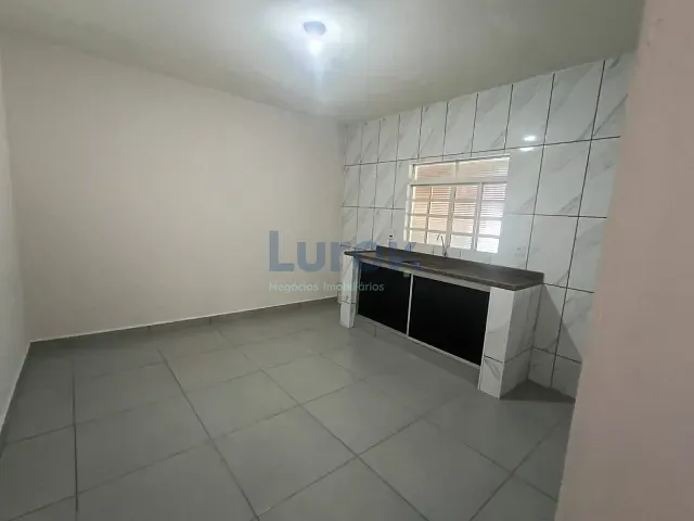 Casa com 250m² 3 quartos e 2 banheiros, para alugar, no bairro Jardim Jurema em Valinhos