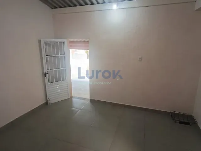 Casa com 250m² 3 quartos e 2 banheiros, para alugar, no bairro Jardim Jurema em Valinhos