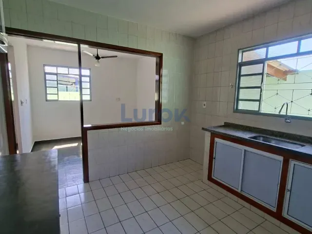 Casa com 300m² 2 quartos e 2 banheiros, para alugar, no bairro Jardim Jurema em Valinhos