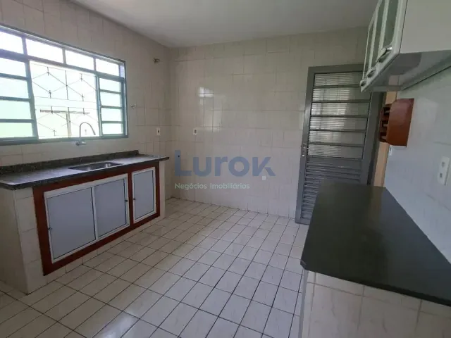 Casa com 300m² 2 quartos e 2 banheiros, para alugar, no bairro Jardim Jurema em Valinhos