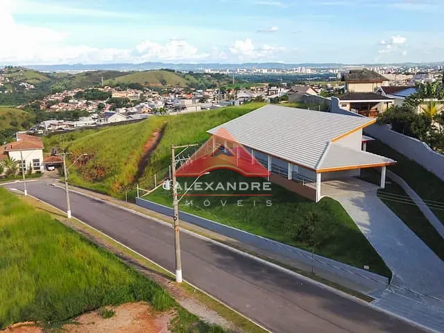 Casa com 1036m² 3 quartos e 2 banheiros, à venda, no bairro Condomínio Residencial Mantiqueira em São José dos Campos