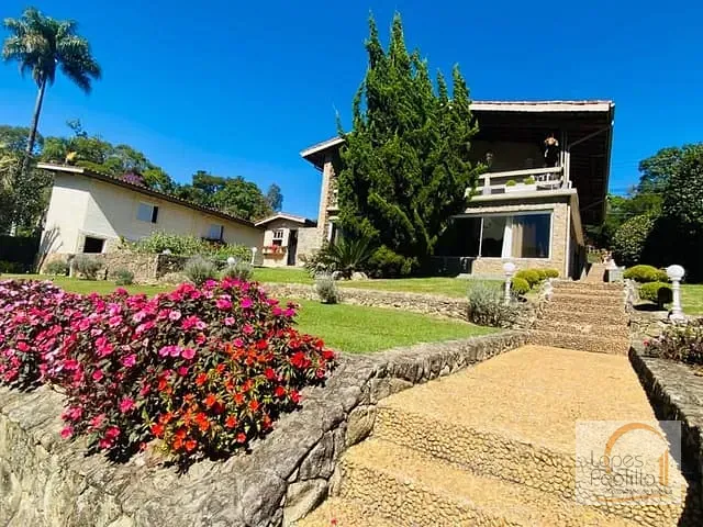 Casa com 876m² 4 quartos e 3 banheiros, à venda, no bairro Clube da Montanha em Atibaia