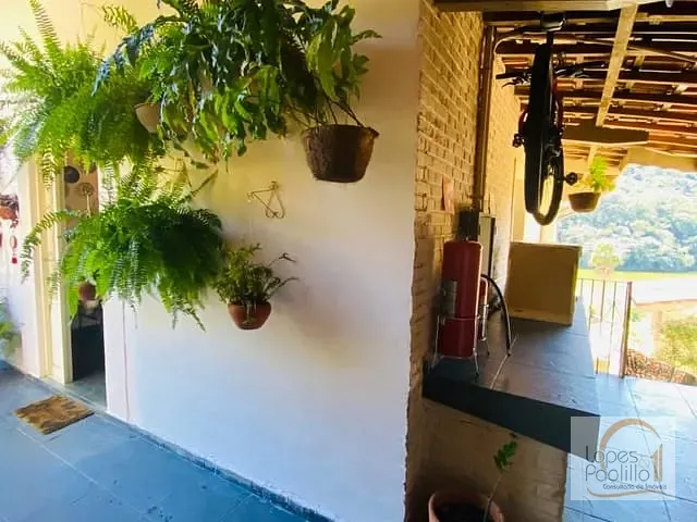 Casa com 876m² 4 quartos e 3 banheiros, à venda, no bairro Clube da Montanha em Atibaia