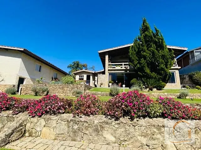 Casa com 876m² 4 quartos e 3 banheiros, à venda, no bairro Clube da Montanha em Atibaia