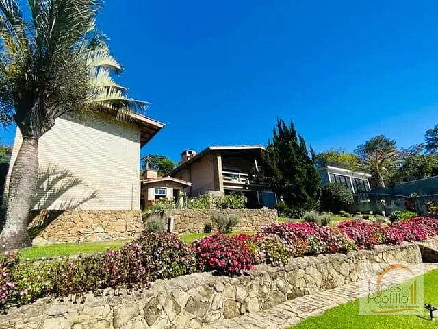 Casa com 876m² 4 quartos e 3 banheiros, à venda, no bairro Clube da Montanha em Atibaia