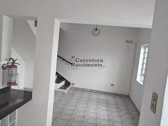 Casa com 150m², à venda ou para alugar, no bairro Vila Pinheiro em Jacareí