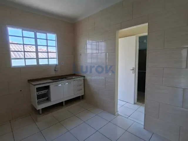 Casa com 300m² 3 quartos e 2 banheiros, para alugar, no bairro Jardim Jurema em Valinhos