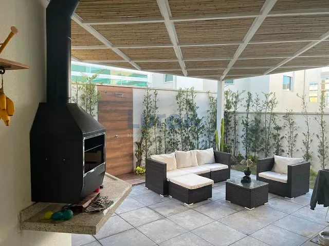 Casa com 220m² 4 quartos e 5 banheiros, à venda, no bairro Observatório em Vinhedo