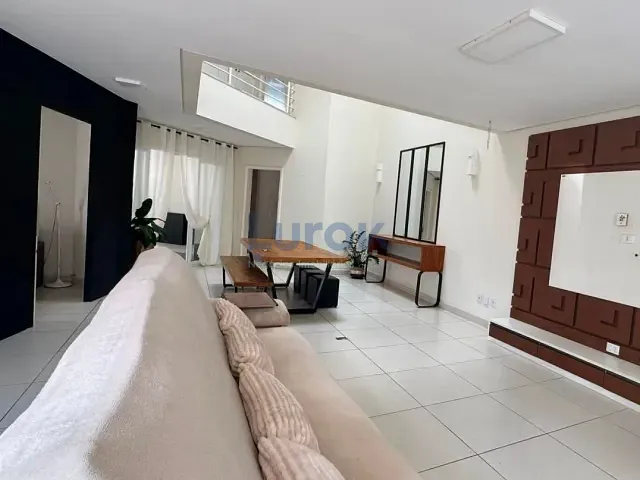Casa com 220m² 4 quartos e 5 banheiros, à venda, no bairro Observatório em Vinhedo