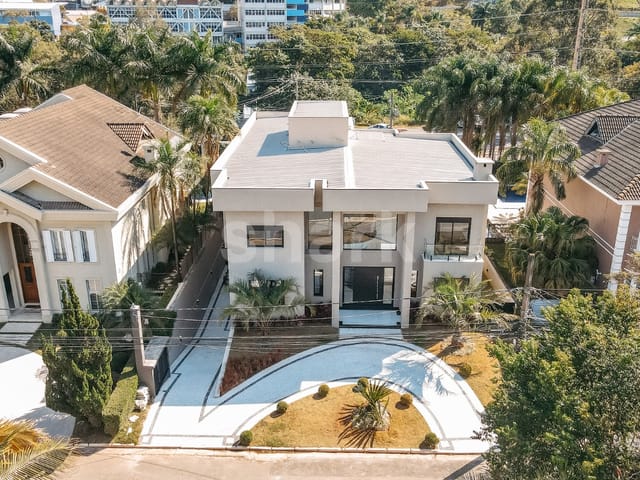 Casa com 800m² 6 quartos e 9 banheiros, à venda ou para alugar, no bairro Tamboré em Santana de Parnaíba