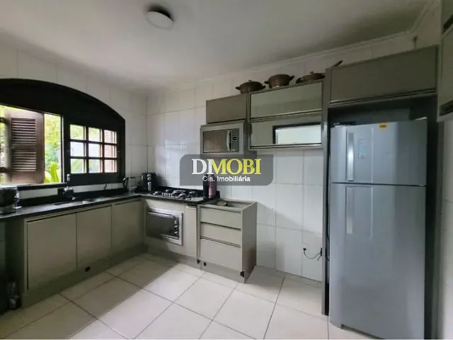 Casa com 239m² 3 quartos e 4 banheiros, para alugar, no bairro Passo das Pedras em Gravataí
