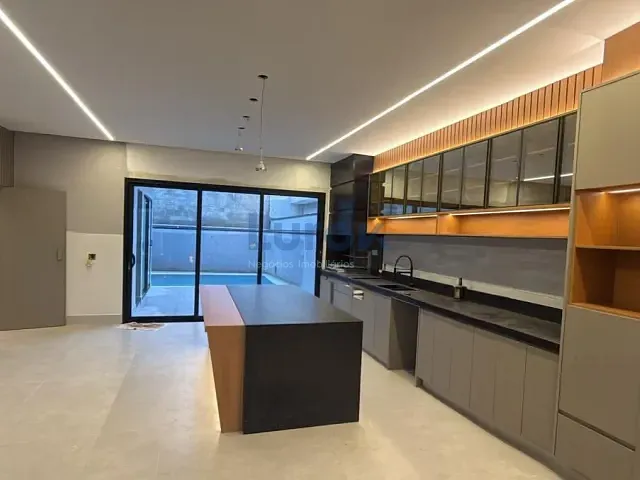 Casa com 300m² 3 quartos e 5 banheiros, à venda, no bairro Roncáglia em Valinhos