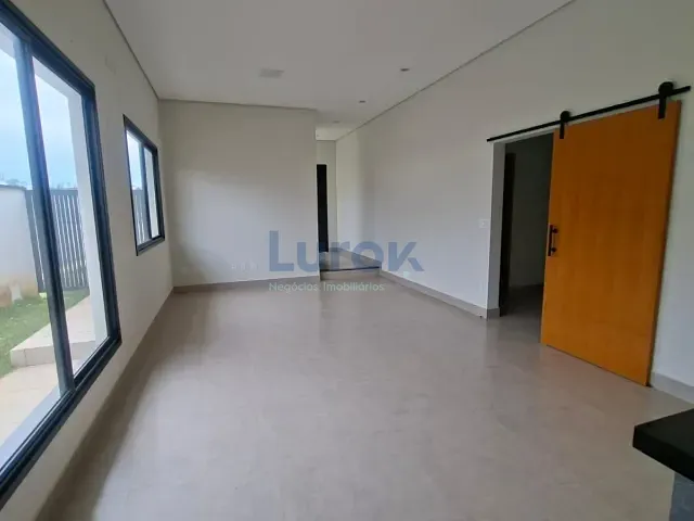 Casa com 300m² 3 quartos e 4 banheiros, à venda, no bairro Roncáglia em Valinhos