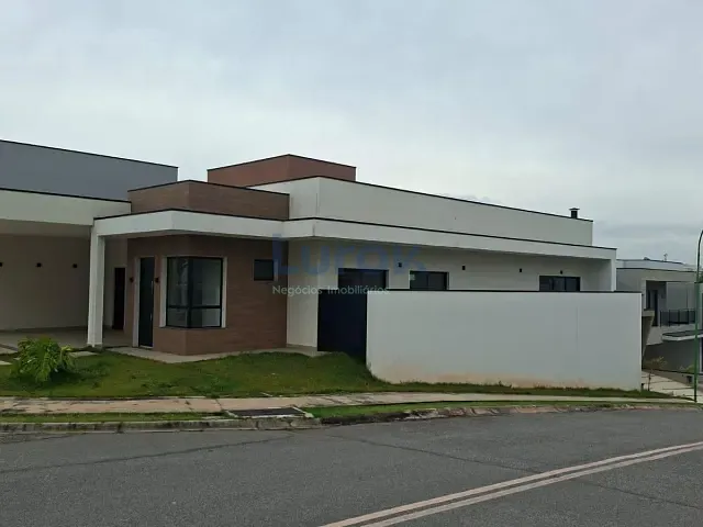 Casa com 300m² 3 quartos e 4 banheiros, à venda, no bairro Roncáglia em Valinhos