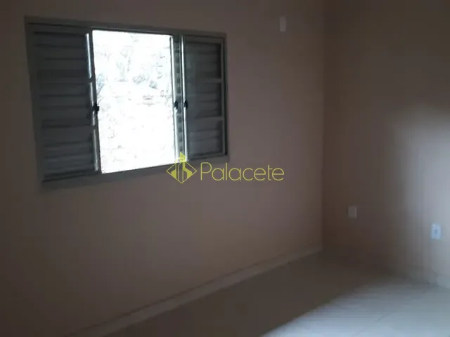 Casa com 210m² 2 quartos e 1 banheiro, à venda, no bairro Vila São João em Pindamonhangaba