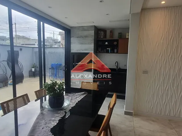 Casa com 250m² 3 quartos e 4 banheiros, à venda, no bairro Sítio Adriano em Caçapava
