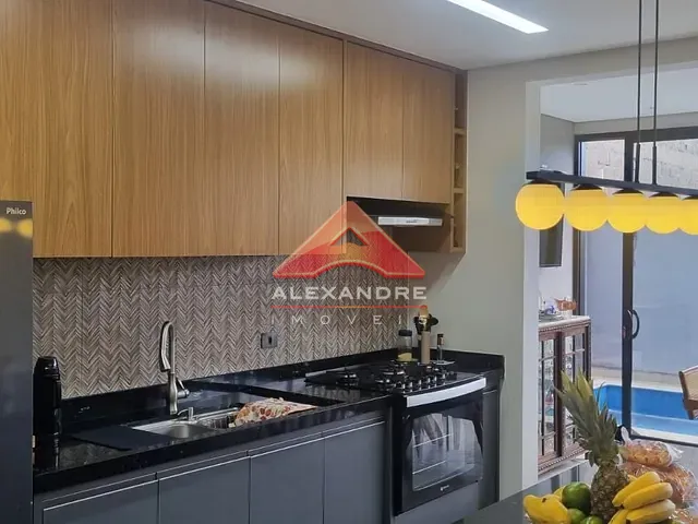Casa com 250m² 3 quartos e 4 banheiros, à venda, no bairro Sítio Adriano em Caçapava