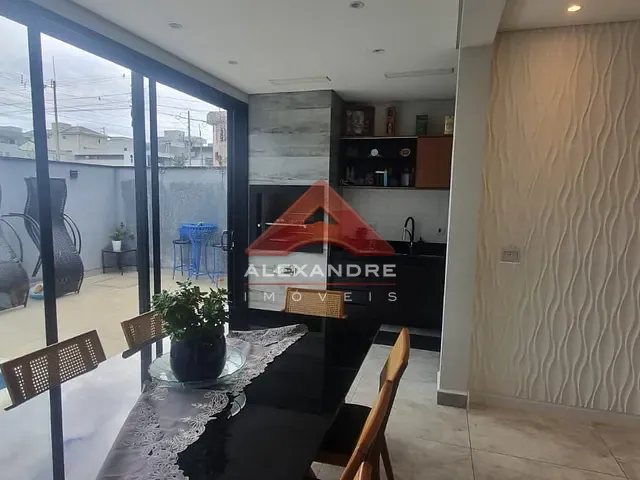Casa com 250m² 3 quartos e 4 banheiros, à venda, no bairro Sítio Adriano em Caçapava
