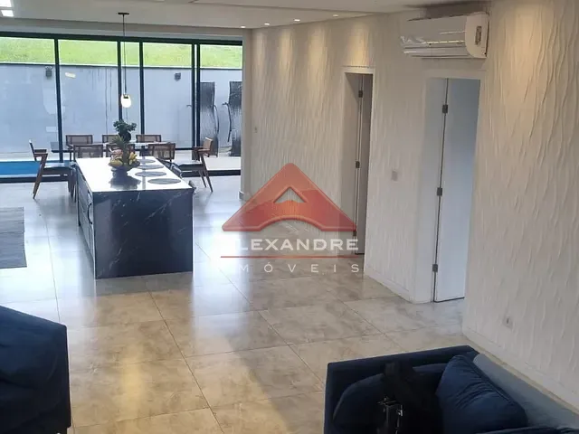 Casa com 250m² 3 quartos e 4 banheiros, à venda, no bairro Sítio Adriano em Caçapava