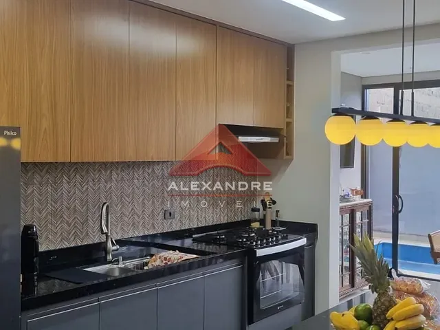 Casa com 250m² 3 quartos e 4 banheiros, à venda, no bairro Sítio Adriano em Caçapava