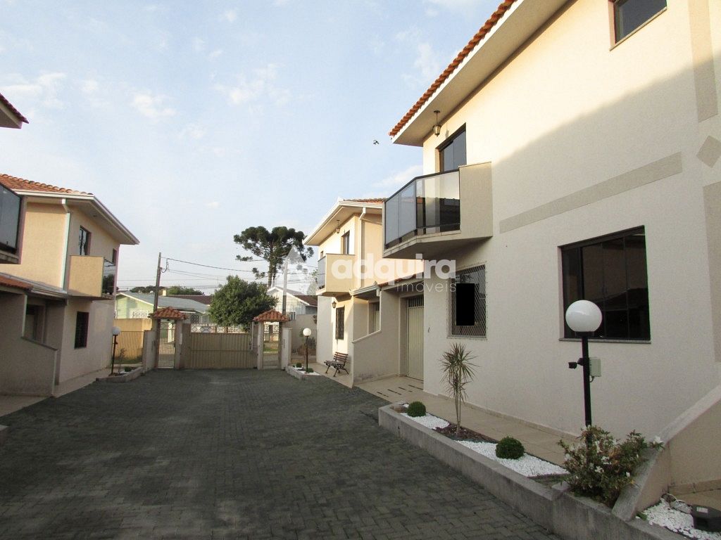 Casa à venda com 3 quartos, 107m² - Foto 1