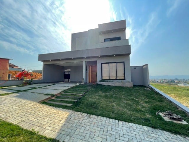 Casa com 360m² 4 quartos e 4 banheiros, à venda, no bairro Santa Mônica em Caçapava