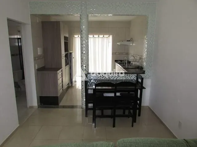 Casa 2 quartos e 1 banheiro, à venda, no bairro Uvaranas em Ponta Grossa