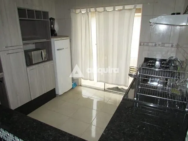 Casa 2 quartos e 1 banheiro, à venda, no bairro Uvaranas em Ponta Grossa