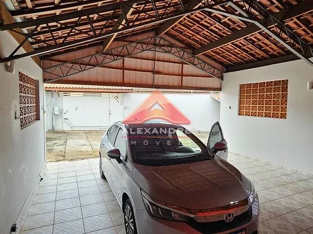 Casa com 389m² 2 quartos e 2 banheiros, à venda, no bairro Vila Rossi em São José dos Campos