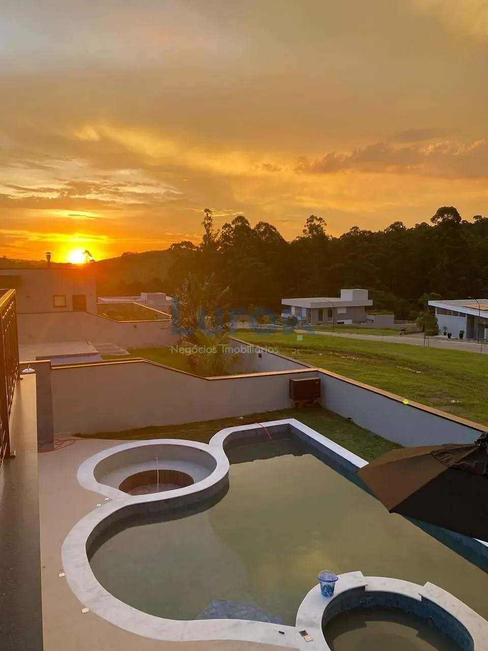 Casa, 4 quartos, 382 m² - Foto 2