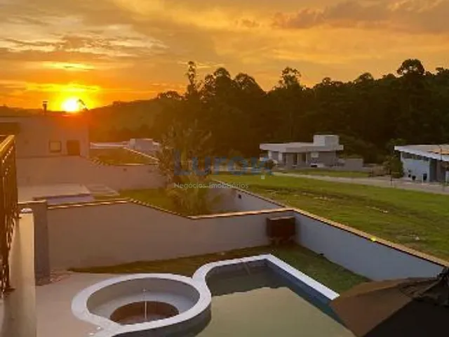Casa com 612m² 4 quartos e 6 banheiros, à venda, no bairro Santa Cândida em Vinhedo