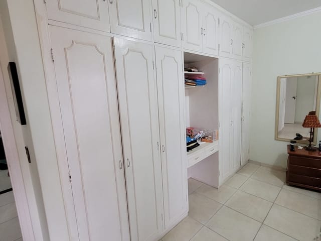 Casa com 300m² 4 quartos e 4 banheiros, à venda, no bairro Chácara Galega em Pindamonhangaba