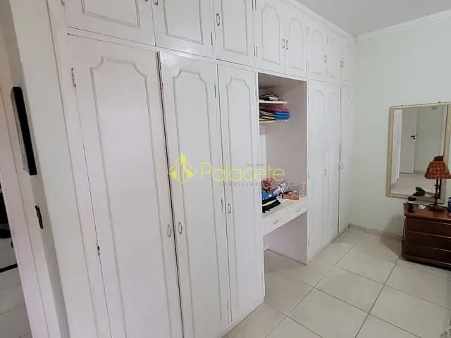 Casa com 300m² 4 quartos e 4 banheiros, à venda, no bairro Chácara Galega em Pindamonhangaba