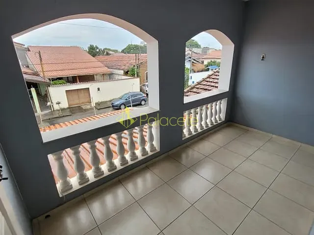 Casa com 300m² 4 quartos e 4 banheiros, à venda, no bairro Chácara Galega em Pindamonhangaba
