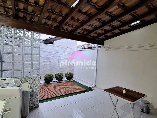 Casa com 10m² 2 quartos e 1 banheiro, à venda, no bairro Jardim Marcondes em Jacareí