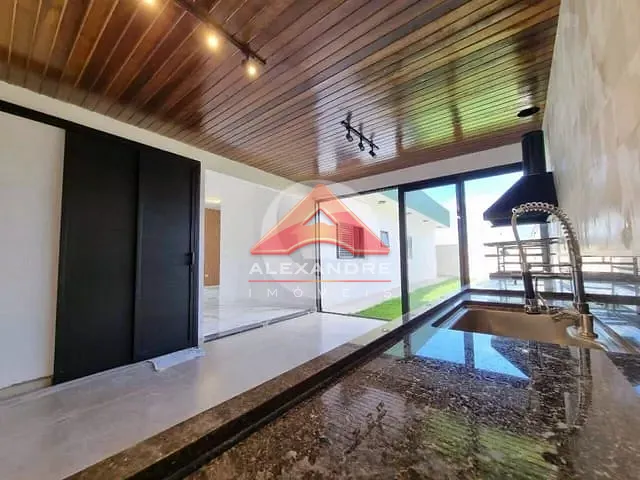 Casa com 300m² 4 quartos e 3 banheiros, à venda, no bairro Condomínio Residencial Mantiqueira em São José dos Campos