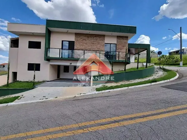 Casa com 300m² 4 quartos e 3 banheiros, à venda, no bairro Condomínio Residencial Mantiqueira em São José dos Campos